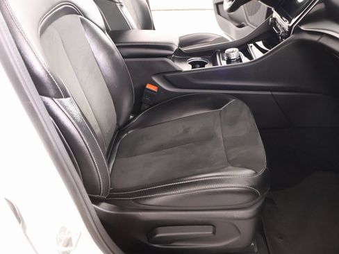 Used 2024 Jeep Grand Cherokee L Laredo image 14