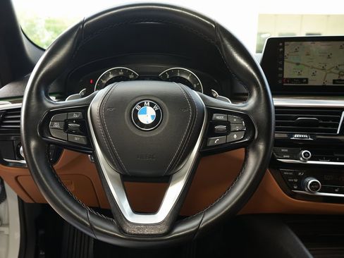 Used 2019 BMW 530i w/ Convenience Package image 12