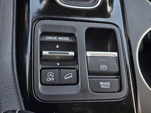 Certified 2025 Honda Pilot Touring image 22