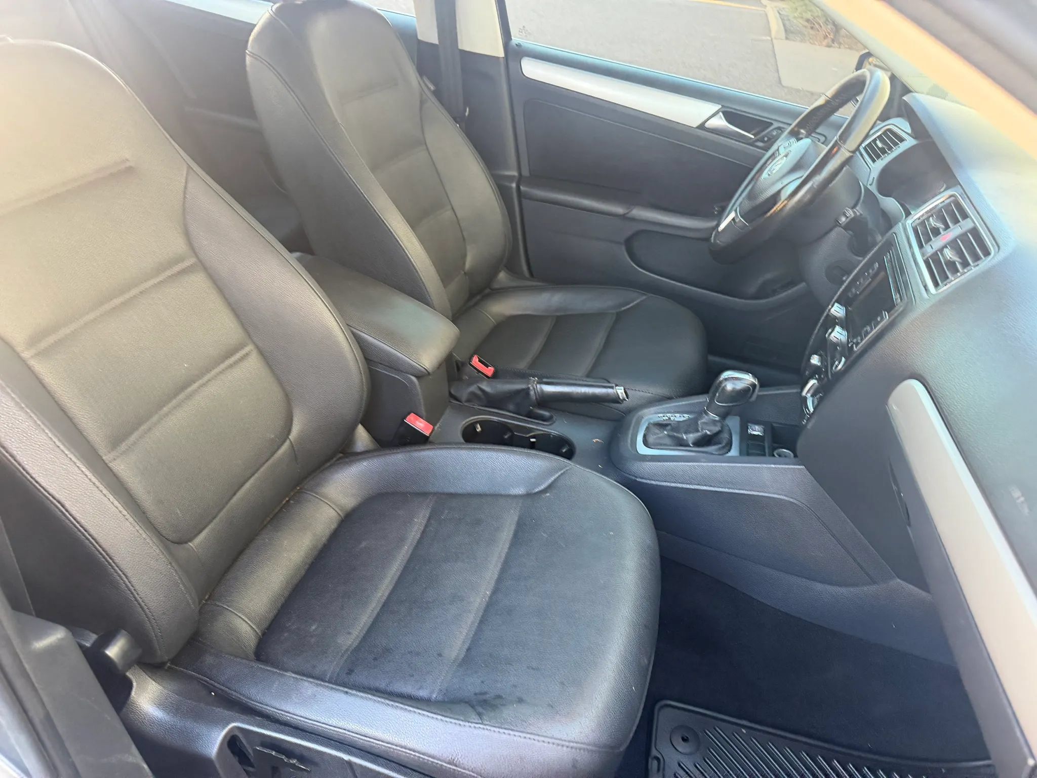 Used 2011 Volkswagen Jetta TDI FWD image 12