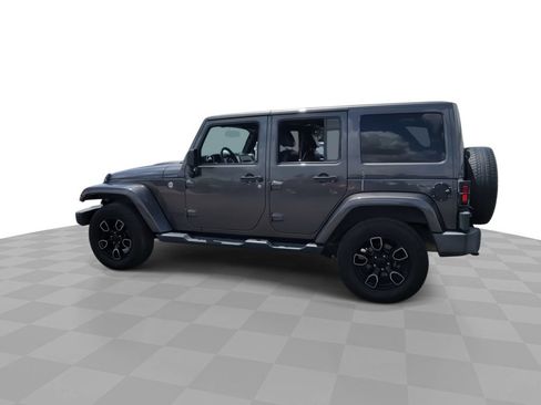 Used 2018 Jeep Wrangler Unlimited Sahara AWD/4WD image 4