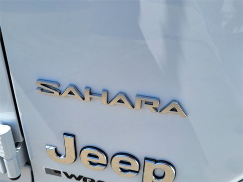 Used 2023 Jeep Wrangler Unlimited Sahara w/ Dual Top Group image 8