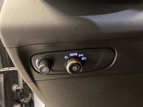 Used 2023 Buick Envision Essence image 7