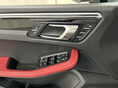 Certified 2021 Porsche Macan S image 11