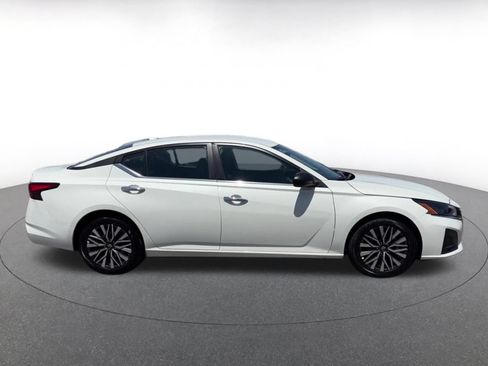 Used 2025 Nissan Altima 2.5 SV FWD image 16