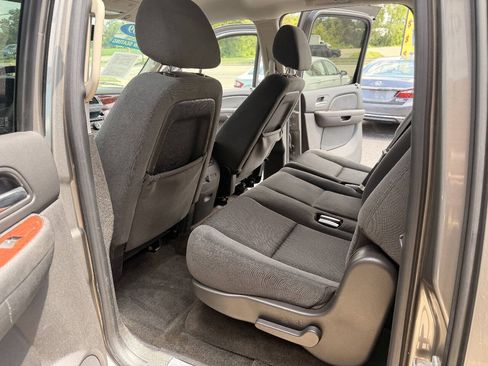 Used 2009 Chevrolet Suburban LT w/ Convenience Package 1 AWD/4WD image 14