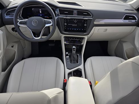Used 2022 Volkswagen Tiguan SE image 12