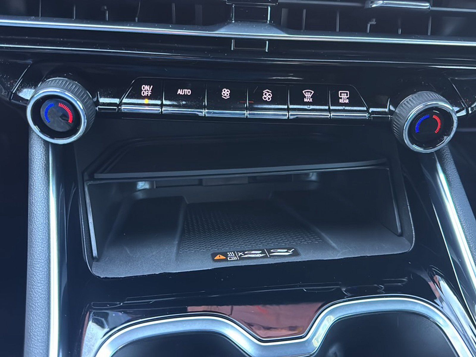 Used 2024 Chevrolet Traverse RS w/ LPO, Floor Liner Package AWD/4WD image 44