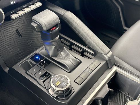 Certified 2025 Toyota Tacoma TRD Off-Road image 25