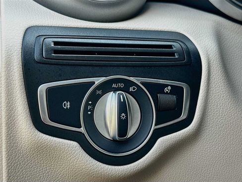 Certified 2022 Mercedes-Benz GLC 300 image 10