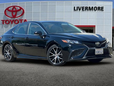 Used 2023 Toyota Camry SE w/ Audio Upgrade Package FWD image 2