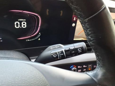 Used 2023 Kia Sportage EX image 19