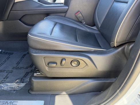 Used 2022 GMC Yukon XL SLT w/ SLT Luxury Package image 12