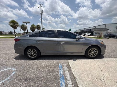 Used 2019 Hyundai Sonata SE FWD image 2