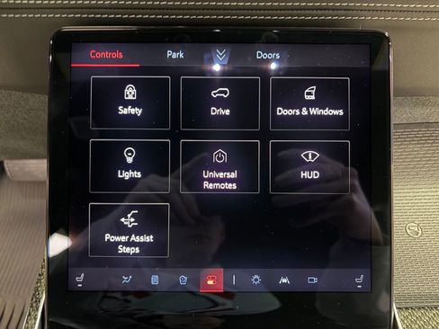 Used 2025 Cadillac Escalade ESV V image 31