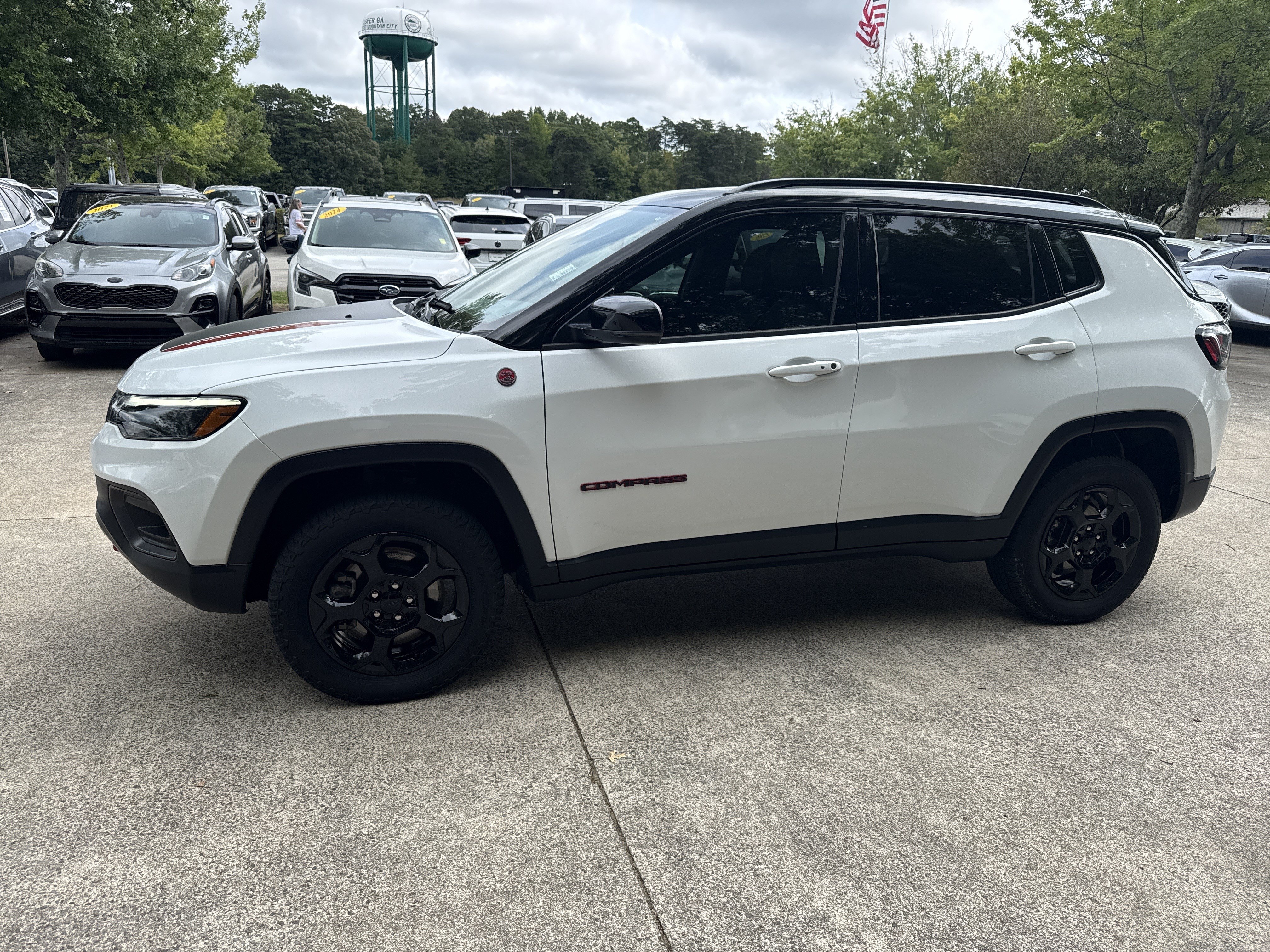 Used 2023 Jeep Compass Trailhawk w/ Trailhawk Elite Group AWD/4WD image 4