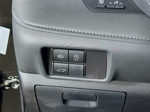 Used 2024 Toyota Highlander LE AWD/4WD image 22