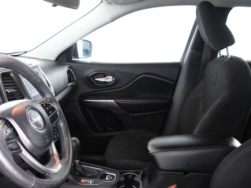 Used 2019 Jeep Cherokee Latitude w/ Popular Appearance Group image 18