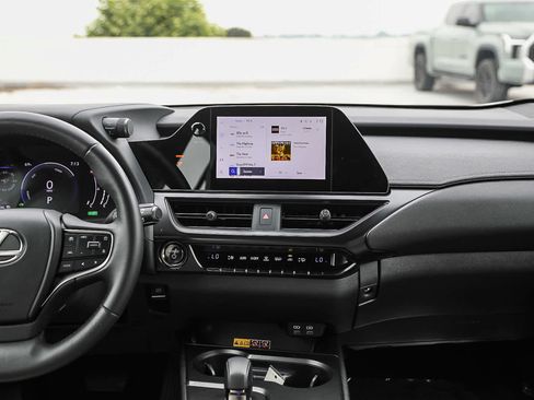 Used 2025 Lexus UX 300h FWD image 13