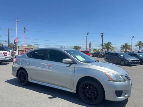 Used 2014 Nissan Sentra SR w/ SR Driver Package FWD image 11