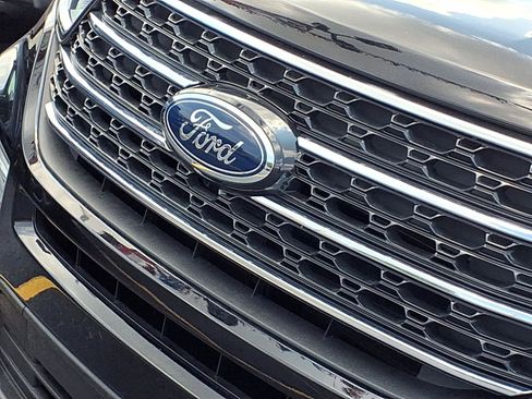 Used 2023 Ford Explorer XLT w/ Equipment Group 202A AWD/4WD image 32