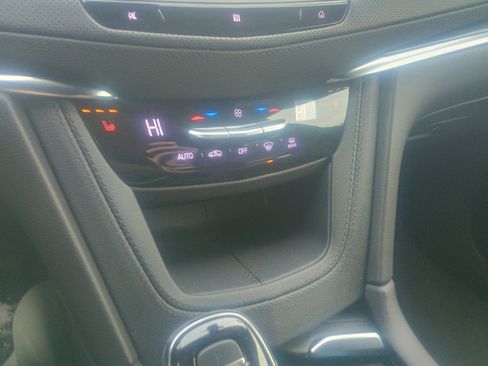 Used 2021 Cadillac XT5 Premium Luxury image 23