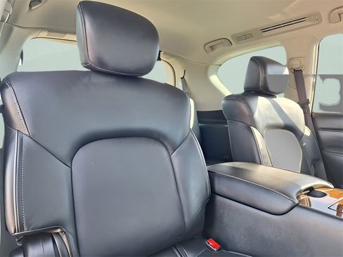Used 2018 INFINITI QX80 Base image 32