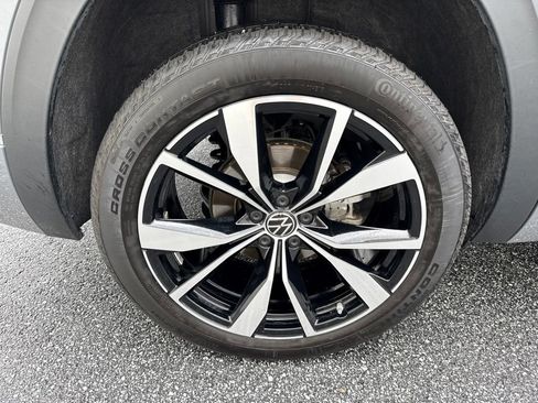 Certified 2025 Volkswagen Atlas SEL Premium R-Line AWD/4WD image 9