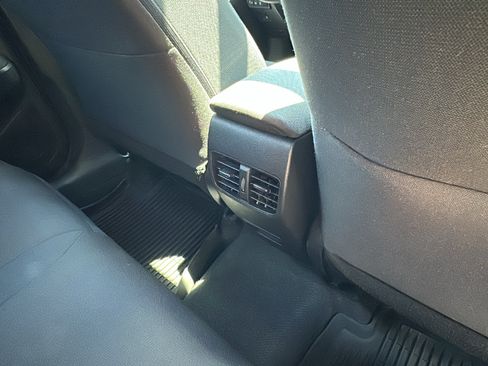 Used 2024 Toyota Corolla Cross AWD Hybrid w/ Moonroof Package image 26
