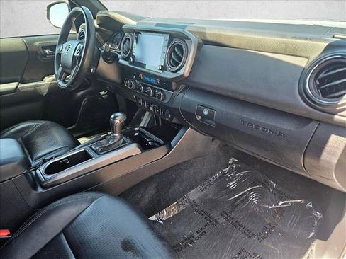 Used 2022 Toyota Tacoma TRD Off-Road w/ TRD Premium Off Road Package AWD/4WD image 21