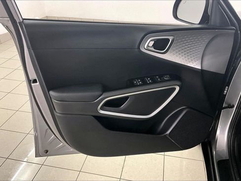 Used 2025 Kia Soul LX FWD image 24