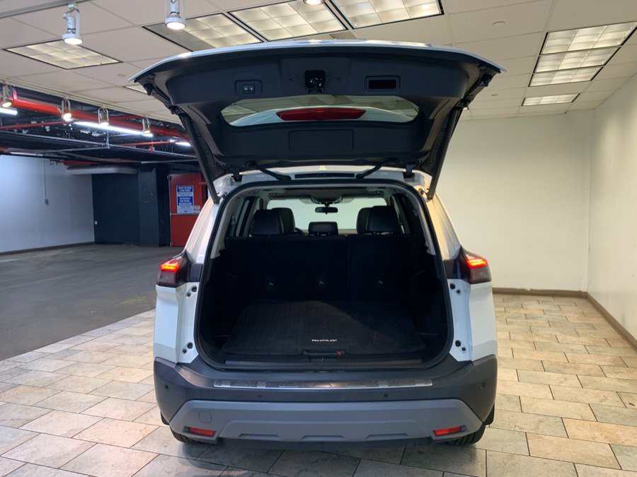 Used 2021 Nissan Rogue SV w/ Premium Package AWD/4WD image 8