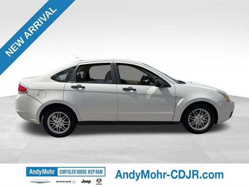 Used 2009 Ford Focus SE FWD image 6