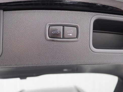 Used 2021 Porsche Macan image 37