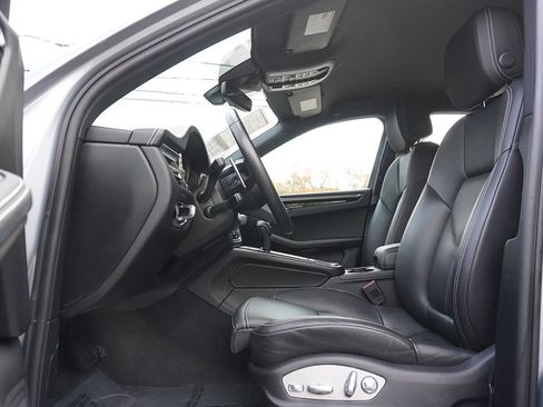 Used 2022 Porsche Macan image 31