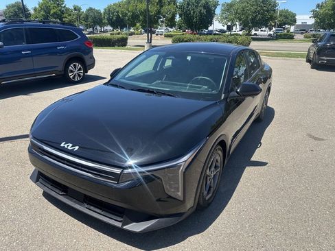 Used 2025 Kia K4 FWD image 3