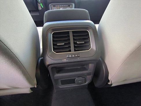 Used 2018 Volkswagen Tiguan S image 15