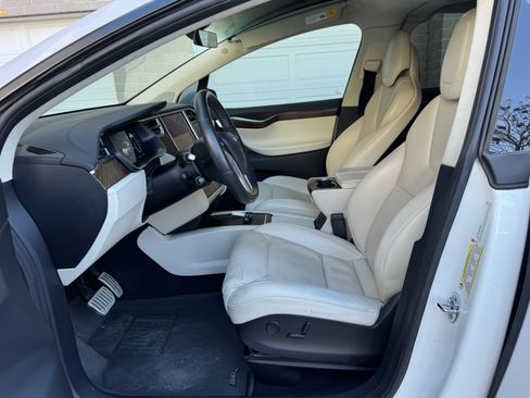 Used 2018 Tesla Model X 100D image 22