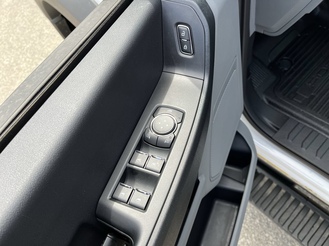 New 2026 Ford F550 4x4 Supercab Super Duty image 8