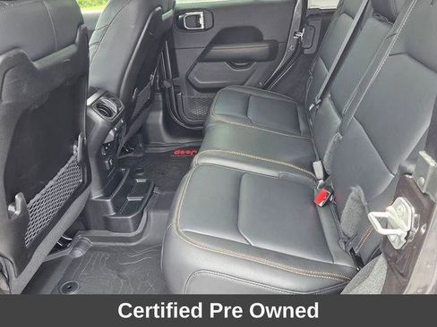 Used 2025 Jeep Wrangler Unlimited Sahara AWD/4WD image 12