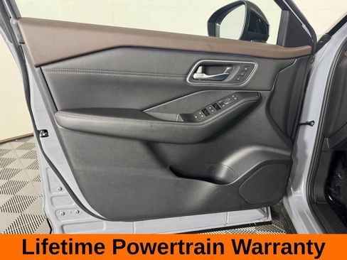 Used 2023 Nissan Rogue Platinum AWD/4WD image 12