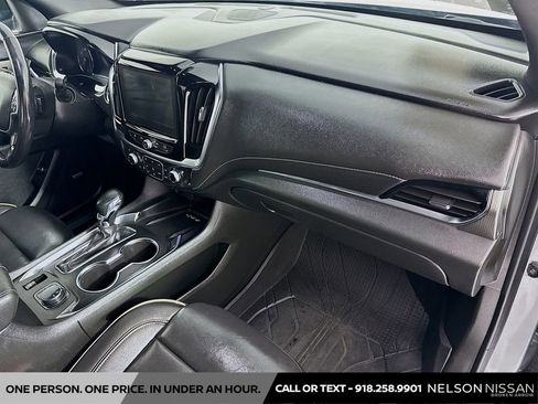 Used 2024 Chevrolet Traverse Premier w/ Redline Edition AWD/4WD image 32