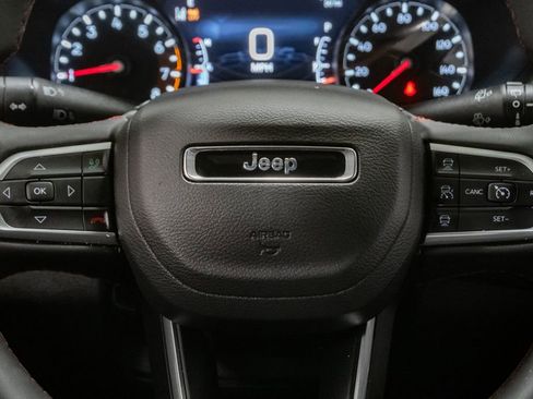 Used 2025 Jeep Compass Trailhawk AWD/4WD image 14