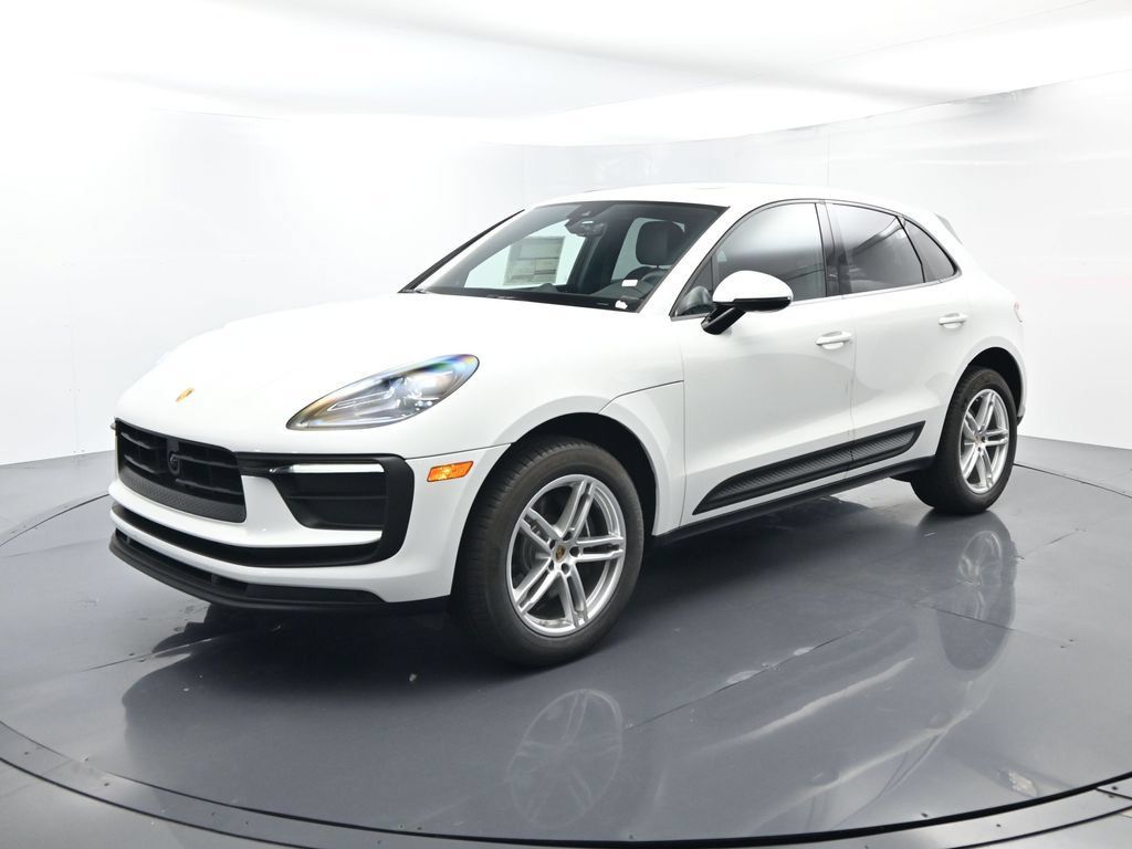 Certified 2025 Porsche Macan AWD/4WD image 1