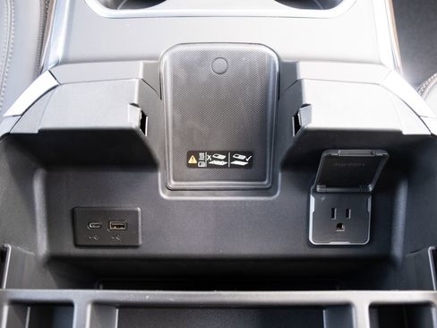 New 2026 Chevrolet Silverado 3500 High Country w/ High Country Premium Package AWD/4WD image 9
