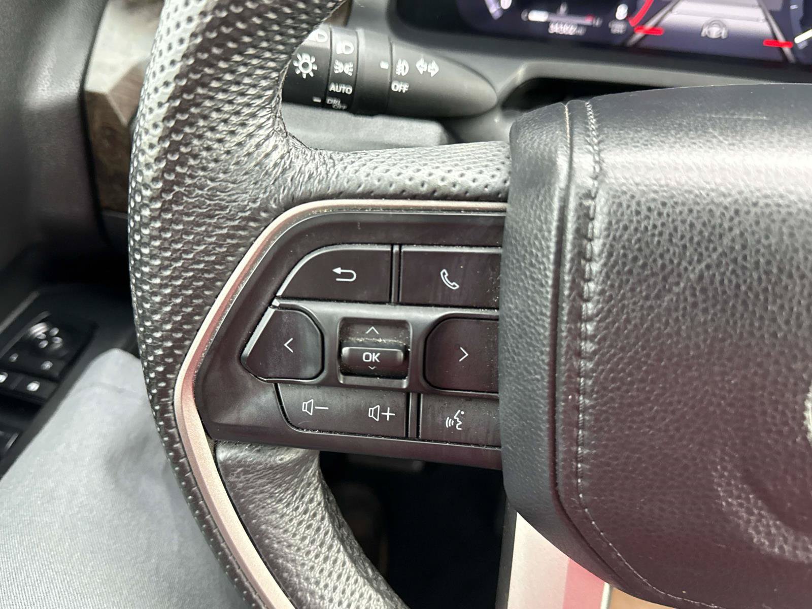 Used 2024 Toyota Tacoma Limited w/ Limited Package (LT) AWD/4WD image 25