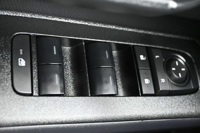 Used 2025 Toyota 4Runner SR5 AWD/4WD image 23