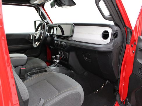 Used 2025 Jeep Wrangler Unlimited Sahara AWD/4WD image 10