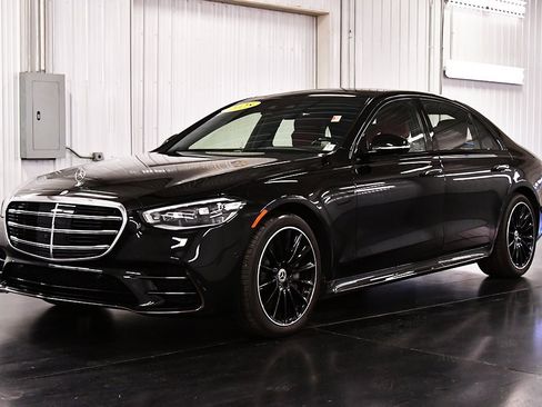 Used 2025 Mercedes-Benz S 580 4MATIC Sedan image 3