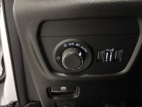 Used 2026 Jeep Grand Cherokee Altitude AWD/4WD image 15